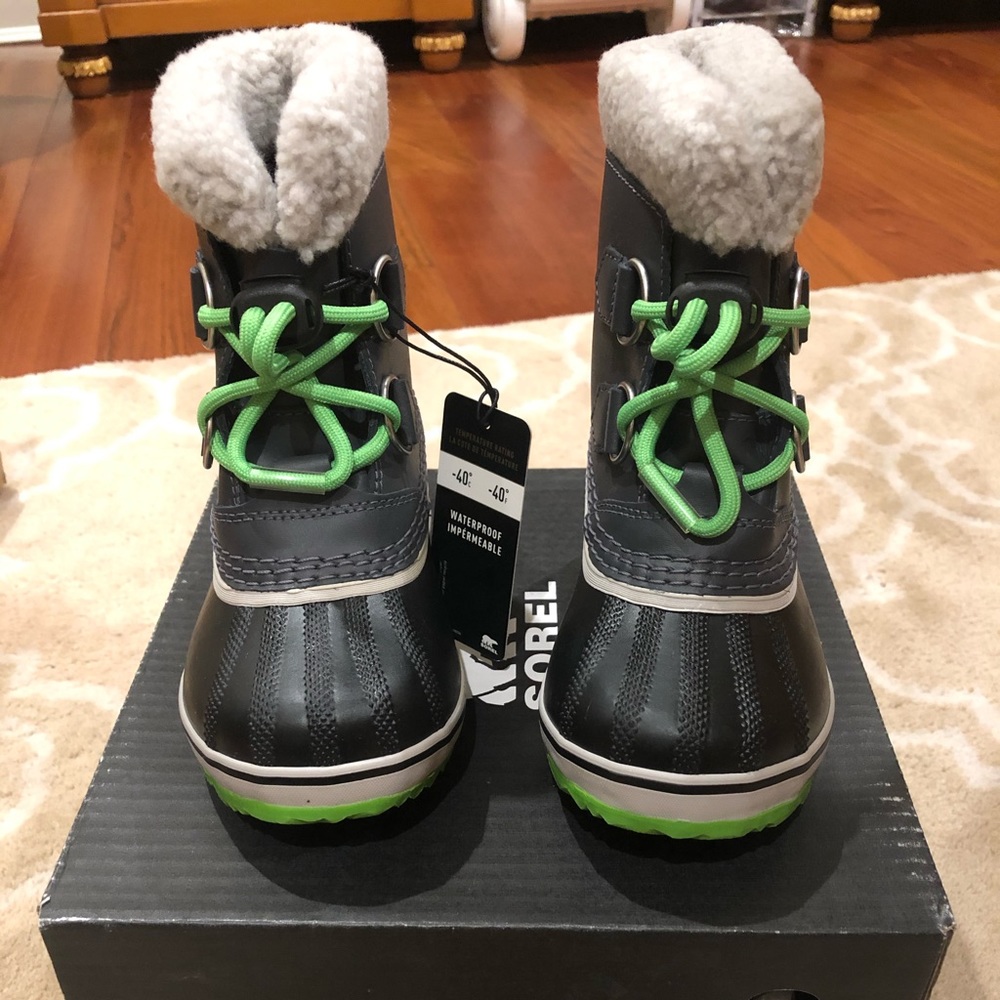 New In Box w/ Tags- Childrens Sorel winter boots 9